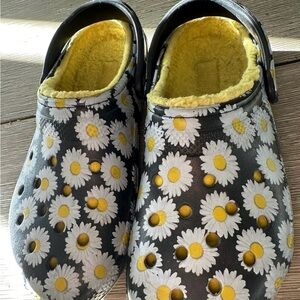 Crocs Unisex Black Sunflower Clogs Size Women 9